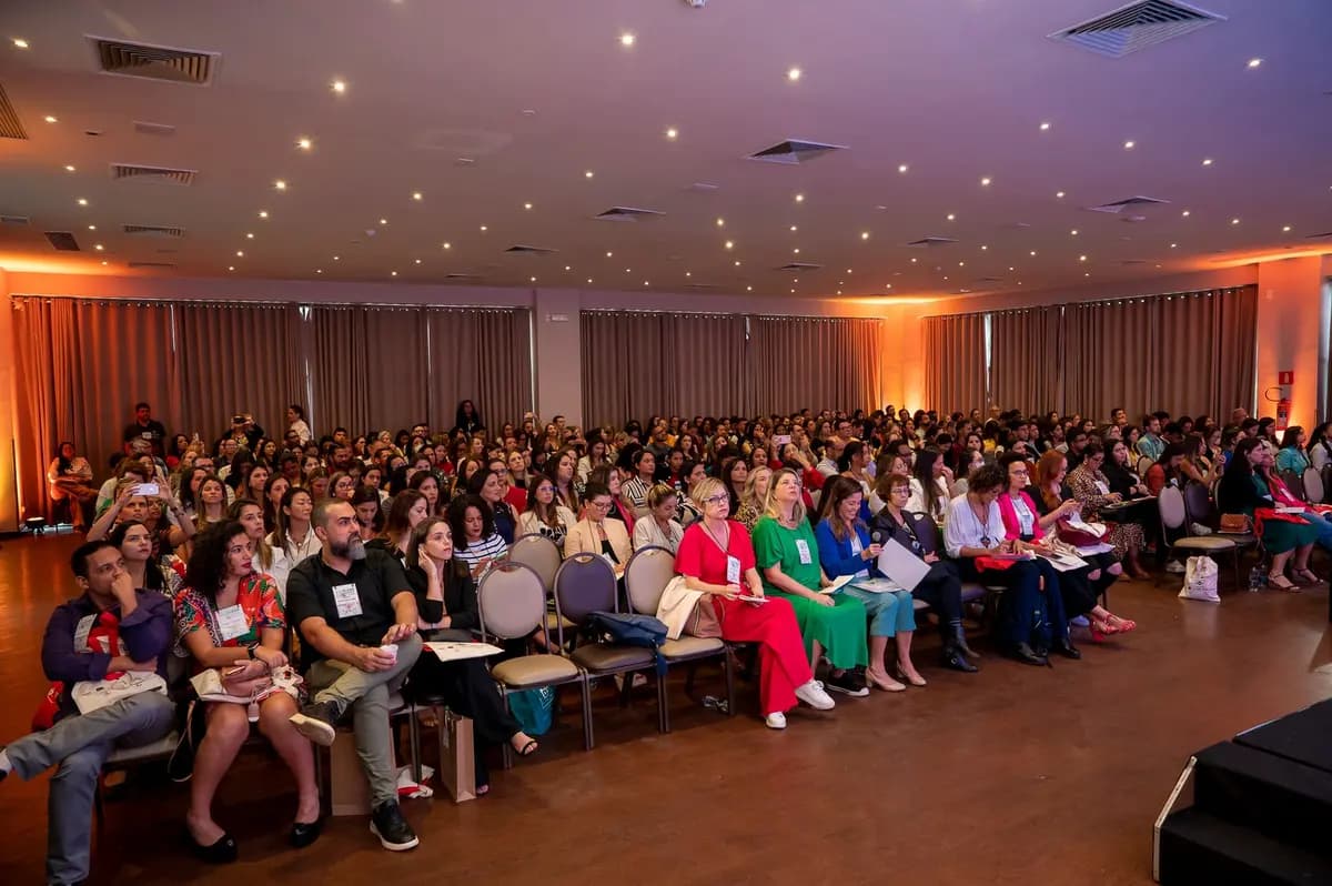 Plateia lotada em um congresso da Agronfy