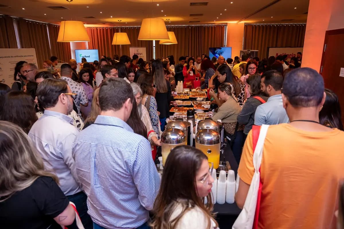 Participantes no intervalo do café de um congresso