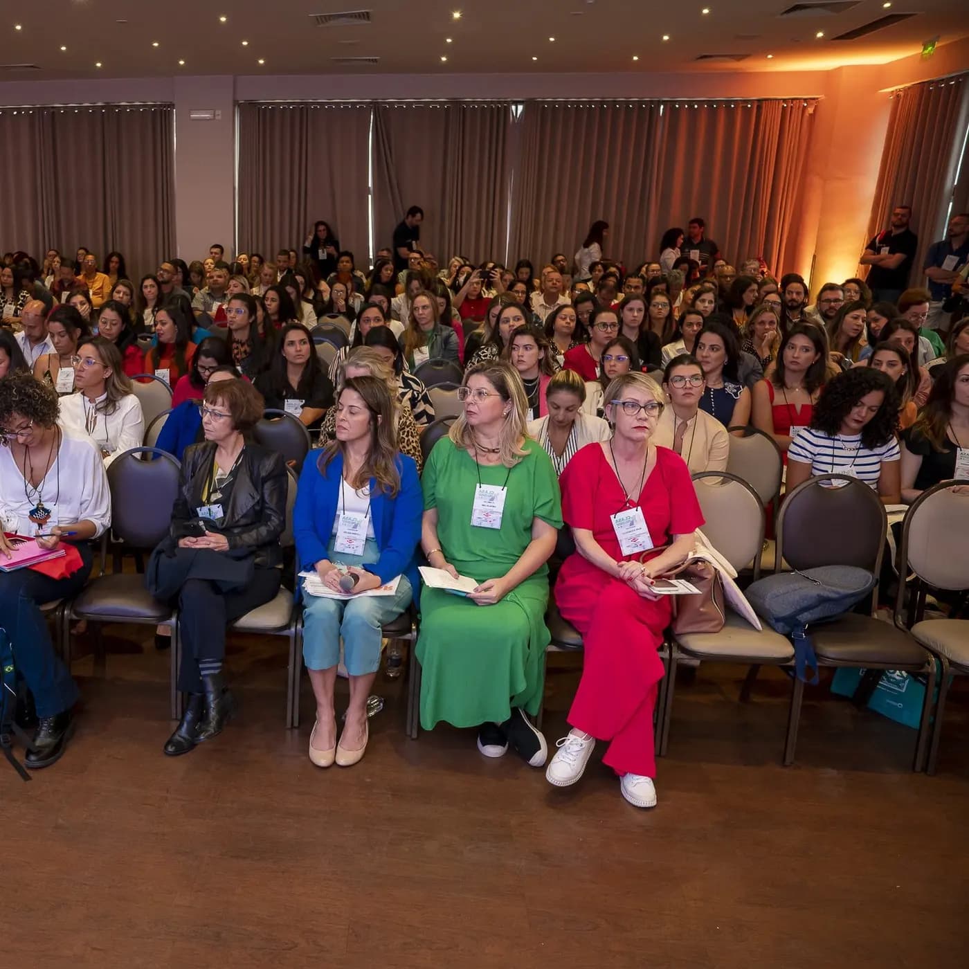 Plateia lotada em um congresso organizado pela Agronfy